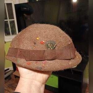 Vtg 50s Henry Pollack NYC Wool Felt Cloche Hat W/Feather & Ribbon Accent